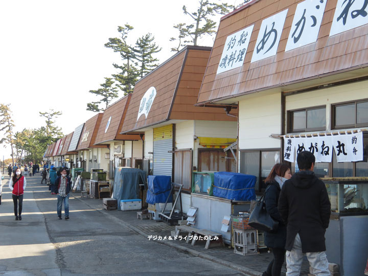 17.漁師の作るどんぶり飯のお店が並ぶ