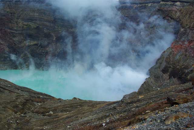 17.阿蘇の火口