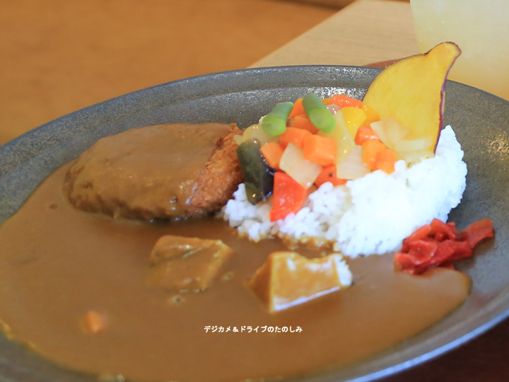 22.レストランで三島カレーをオーダー