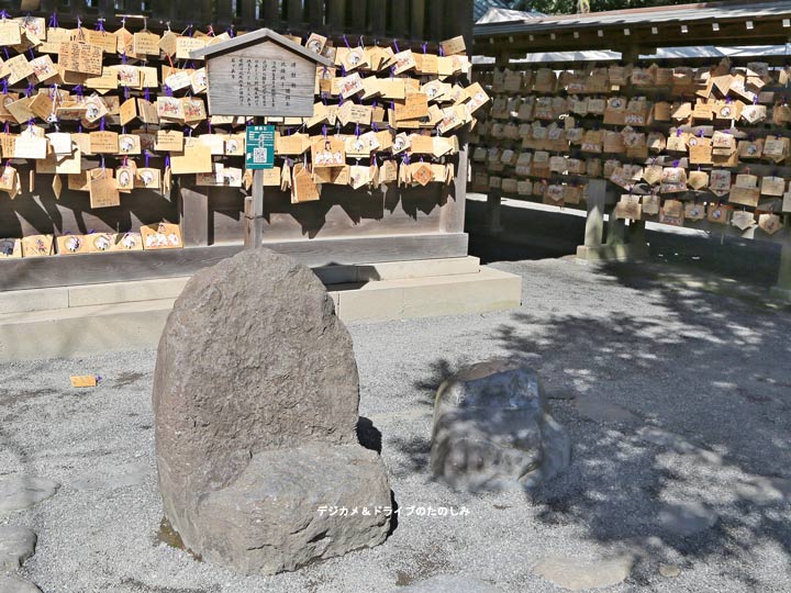 25.源頼朝と北条政子の腰掛石