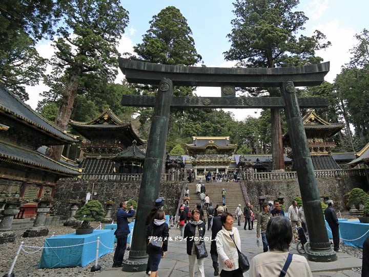 11.大きな銅鳥居を抜けて陽明門へ(パワースポット)