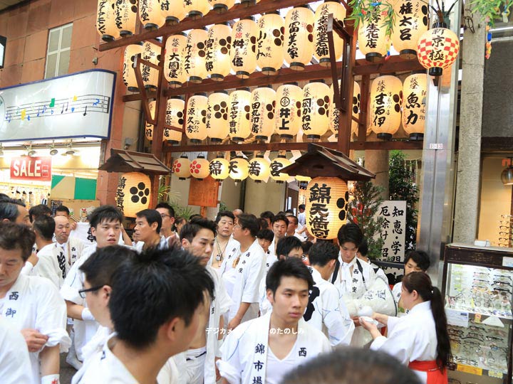 18.巫女さんからお神酒を