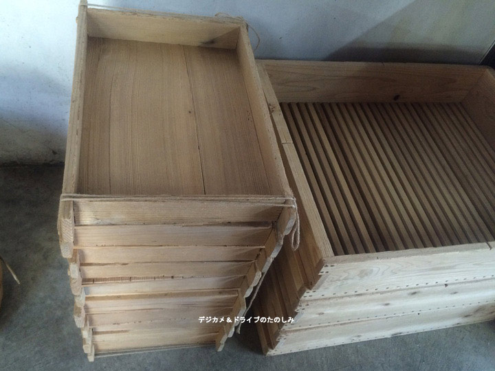 16.木製品が、並んでいます。