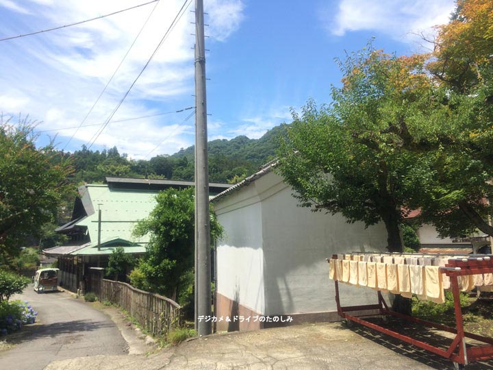 24.店舗の奥から